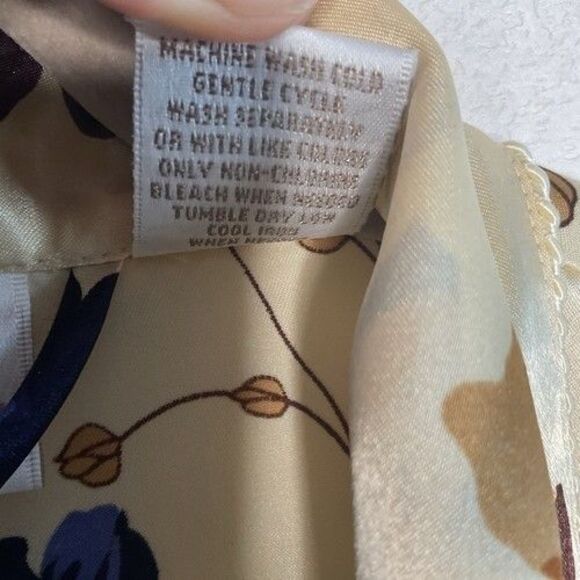 Vintage Intimate Essentials Cream/Beige Floral Satin Oversized Robe Size Small - Picture 3 of 9